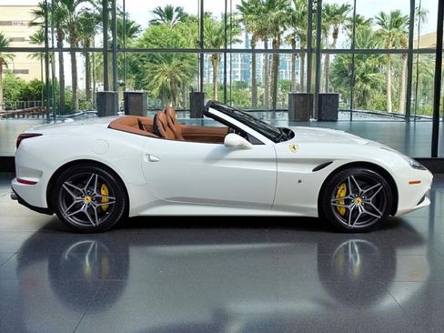 Used 2016 Ferrari California T image 16