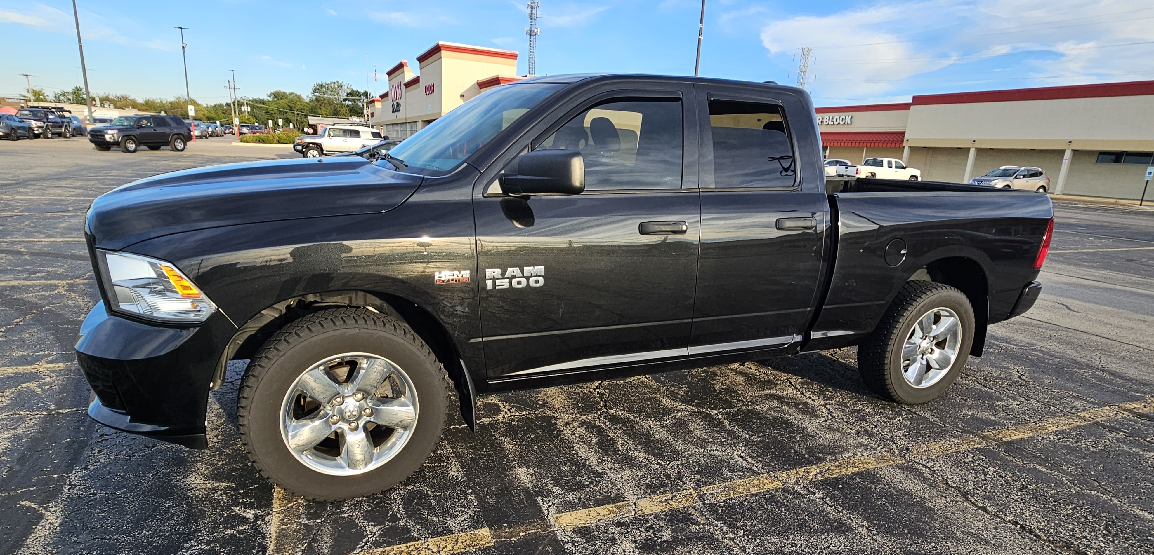 Used 2018 RAM 1500 Express w/ Express Value Package AWD/4WD image 2