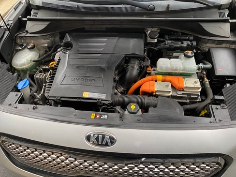 Used 2019 Kia Niro S Touring image 16