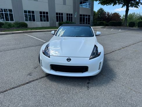 Used 2015 Nissan 370Z Touring image 17