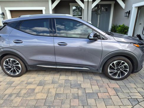 Used 2022 Chevrolet Bolt EUV Premier w/ Sun & Sound Package image 8