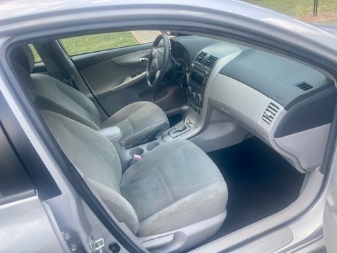 Used 2011 Toyota Corolla LE FWD image 11