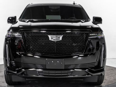 Used 2023 Cadillac Escalade Sport w/ LPO, ONYX Package image 5