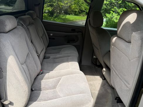 Used 2005 Chevrolet Avalanche Z71 w/ Preferred Equipment Group AWD/4WD image 9