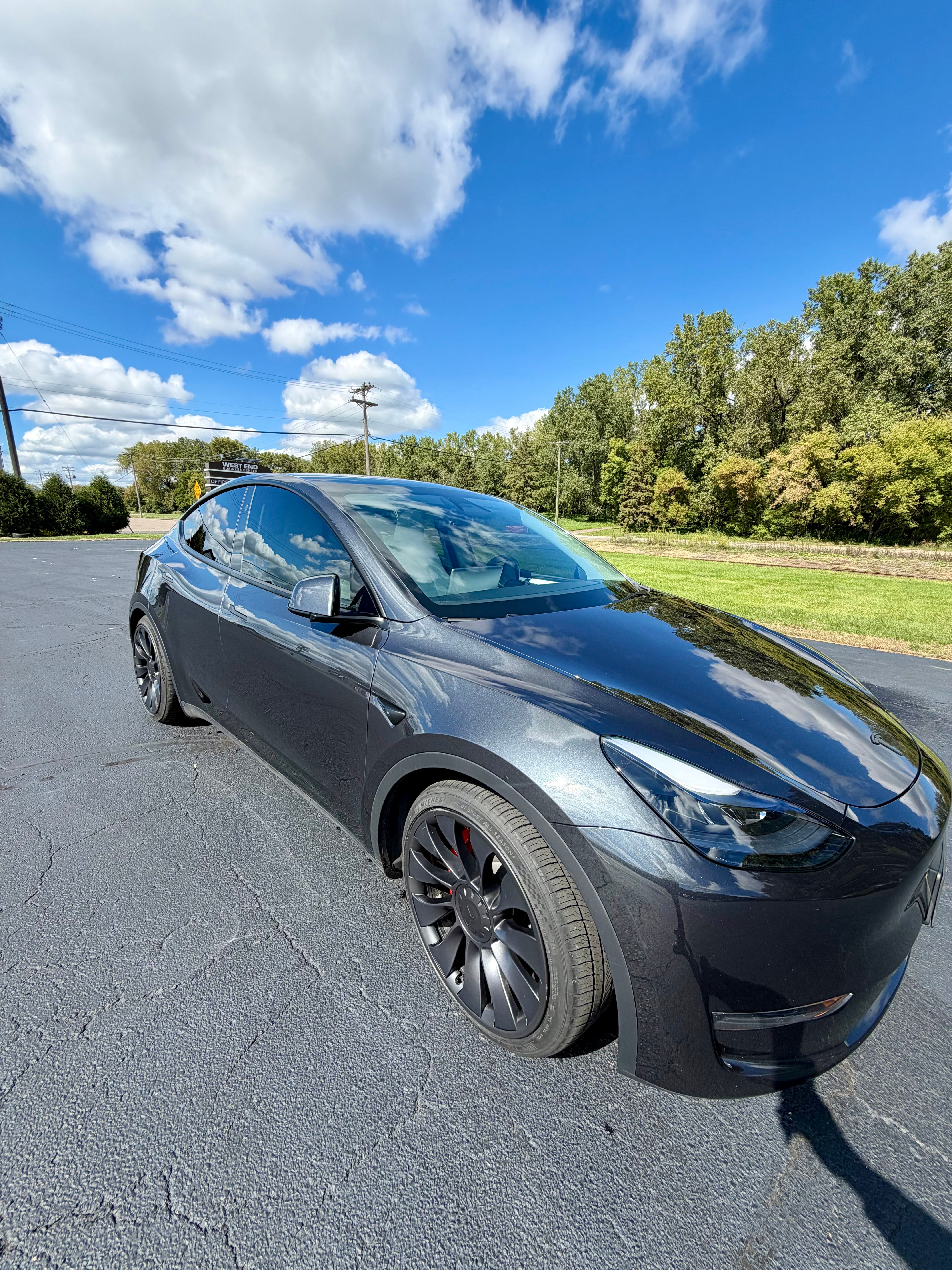 Used 2024 Tesla Model Y Performance AWD/4WD image 4