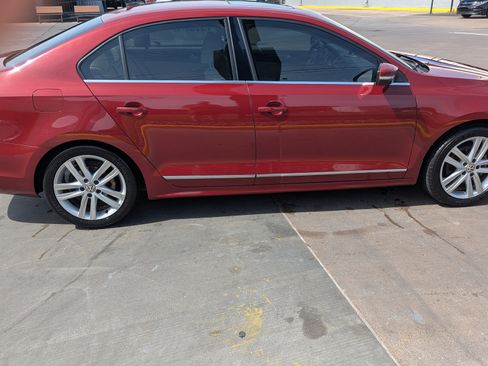 Used 2017 Volkswagen Jetta SEL Premium FWD image 2