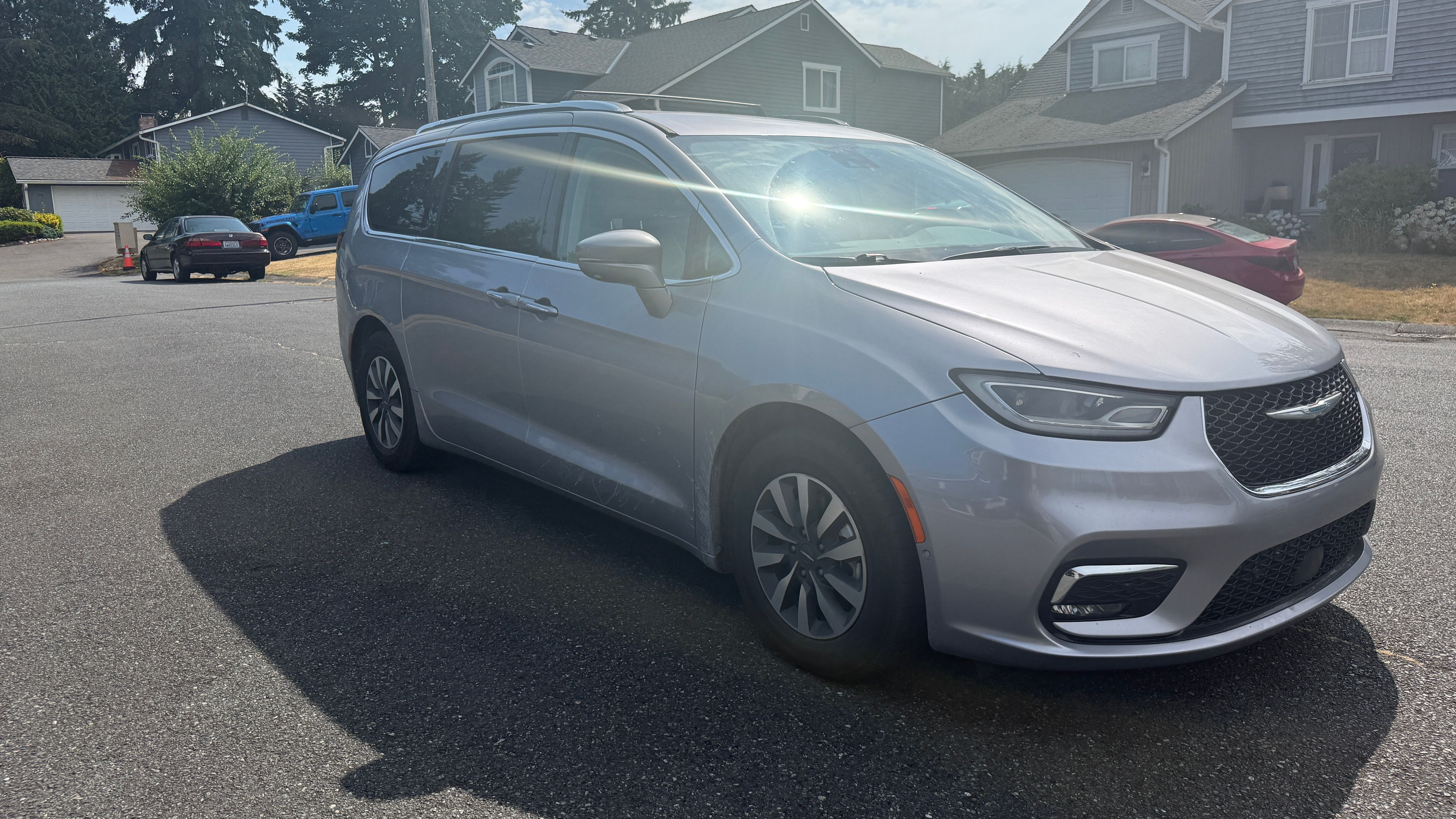 Used 2021 Chrysler Pacifica Touring-L FWD image 9