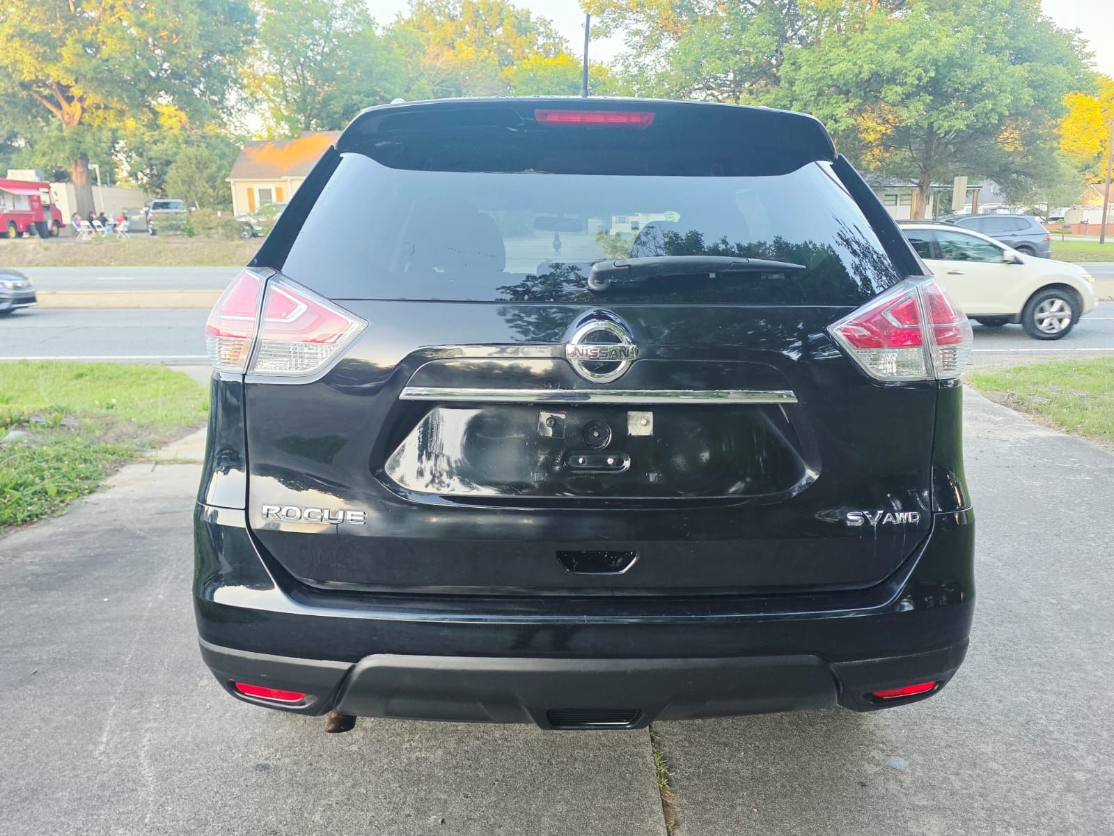 Used 2015 Nissan Rogue SV AWD/4WD image 8