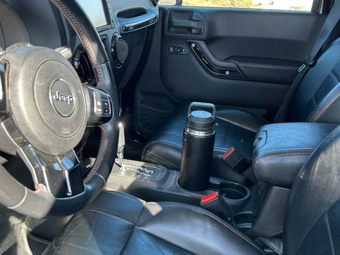 Used 2012 Jeep Wrangler Unlimited Sahara image 11