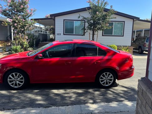 Used 2012 Volkswagen Jetta SE FWD image 1
