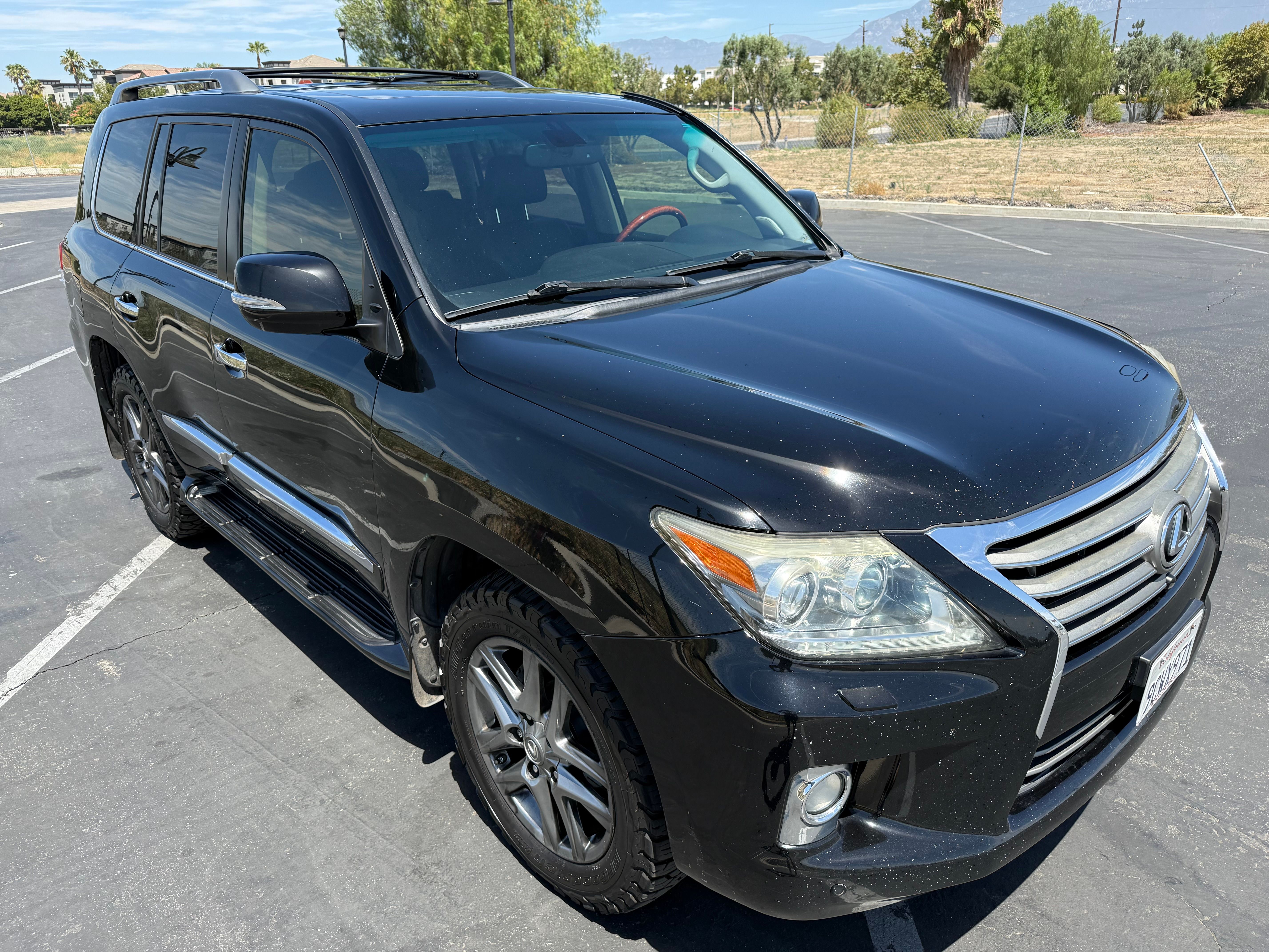 Used 2013 Lexus LX 570 4WD w/ Luxury Pkg image 4
