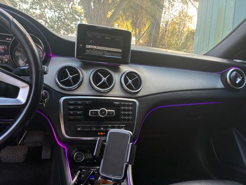 Used 2014 Mercedes-Benz CLA 250 image 8