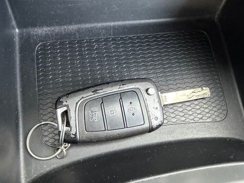 Used 2021 Hyundai Venue SEL FWD image 15