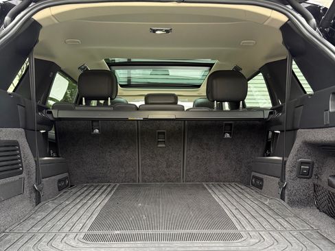 Used 2024 Land Rover Range Rover Long Wheelbase SE image 19