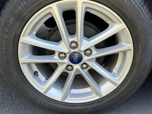 Used 2017 Ford Focus SE w/ Cold Weather Package FWD image 27