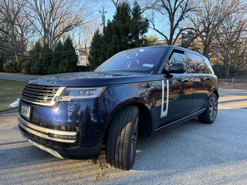 Used 2023 Land Rover Range Rover Long Wheelbase Autobiography image 6