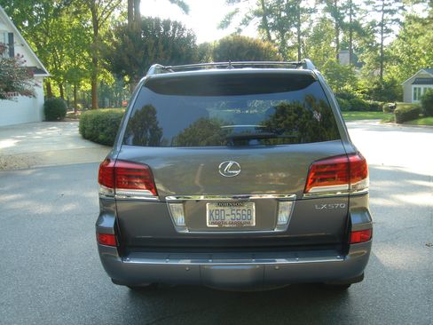 Used 2015 Lexus LX 570 4WD image 9