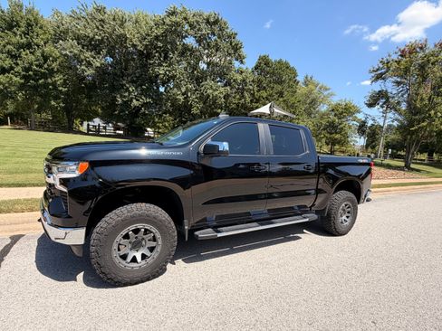 Used 2024 Chevrolet Silverado 1500 LT AWD/4WD image 1