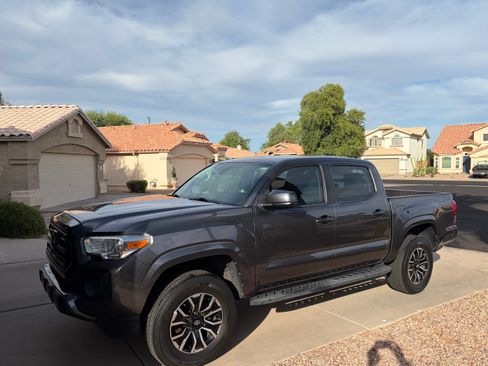 Used 2018 Toyota Tacoma SR w/ SR Convenience Package RWD image 4