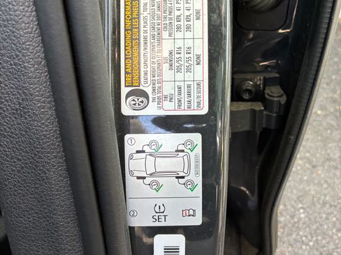 Used 2016 Volkswagen e-Golf SEL Premium FWD image 23