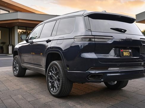 Used 2023 Jeep Grand Cherokee L Summit AWD/4WD image 12