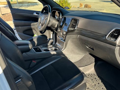 Used 2019 Jeep Grand Cherokee Altitude RWD image 11