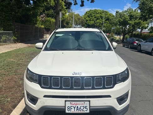 Used 2018 Jeep Compass Latitude w/ Popular Equipment Group FWD image 1