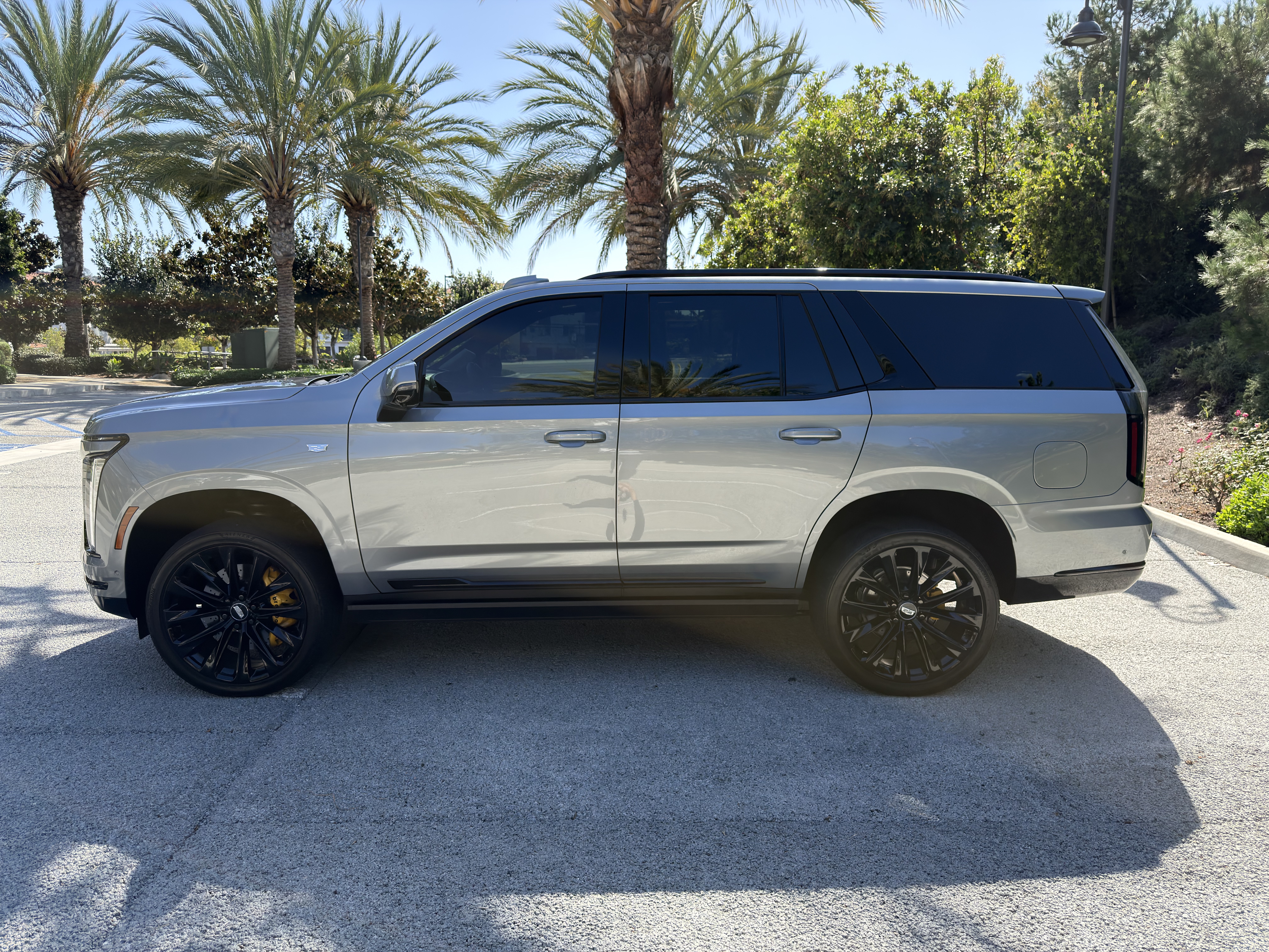 Used 2025 Cadillac Escalade Sport Platinum w/ LPO, ONYX Package AWD/4WD image 4