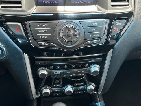 Used 2020 Nissan Pathfinder SV AWD/4WD image 17