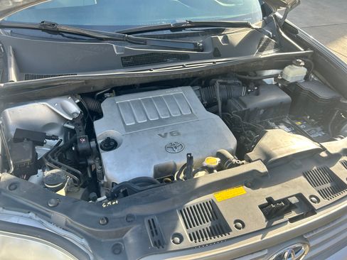 Used 2010 Toyota Highlander SE image 18