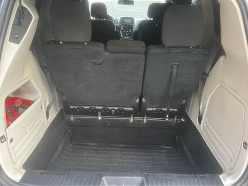 Used 2016 Dodge Grand Caravan SXT w/ Rear Park Assist Package image 5