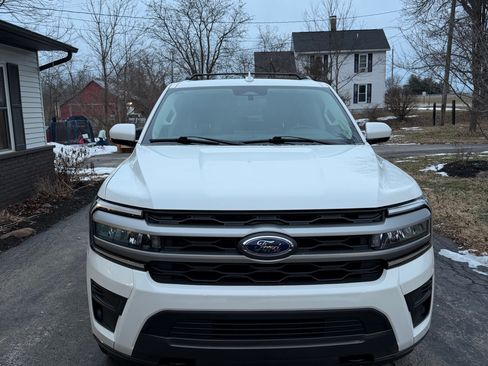 Used 2024 Ford Expedition XLT AWD/4WD image 9