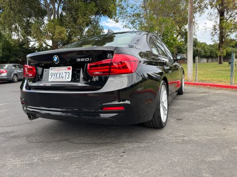 Used 2018 BMW 320i Sedan RWD image 2