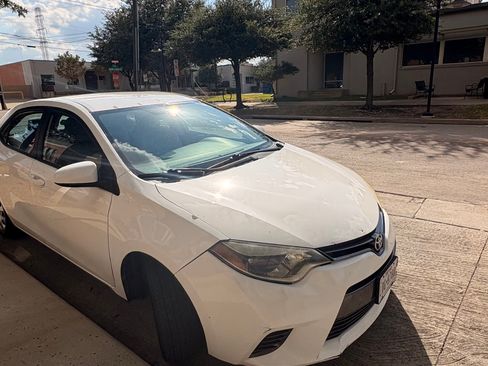 Used 2015 Toyota Corolla LE FWD image 12