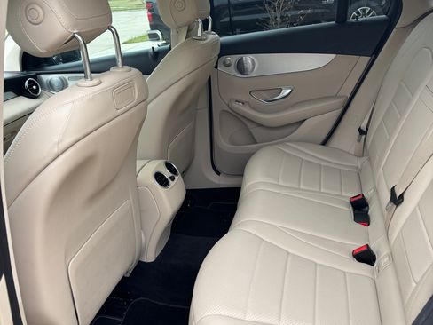 Used 2019 Mercedes-Benz GLC 300 image 17