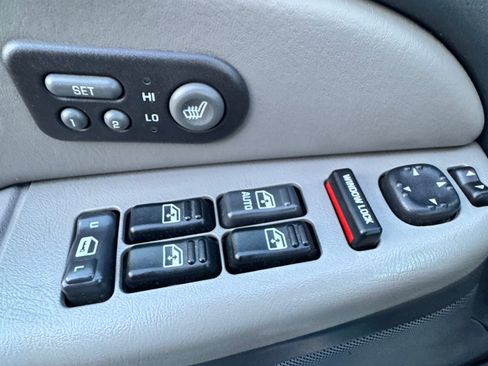 Used 2002 Chevrolet Suburban 2500 LT image 12
