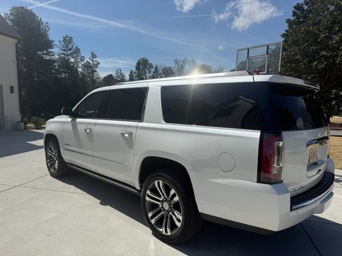 Used 2019 GMC Yukon XL Denali w/ Denali Ultimate Package image 2