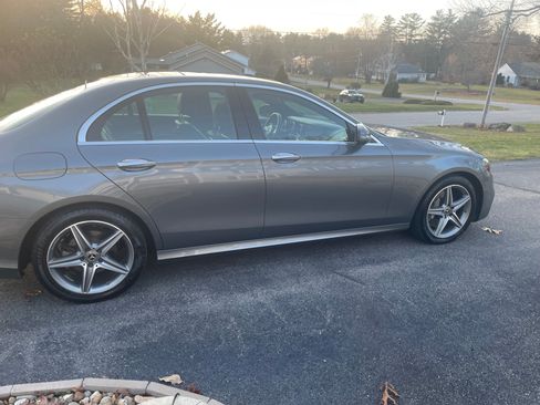 Used 2018 Mercedes-Benz E 300 4MATIC image 5