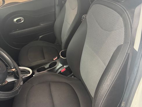 Used 2017 Kia Soul + FWD image 9