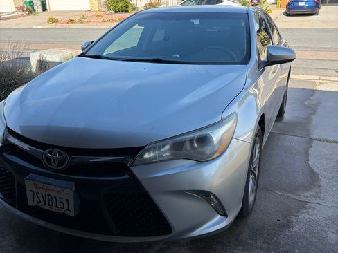 Used 2016 Toyota Camry SE image 4