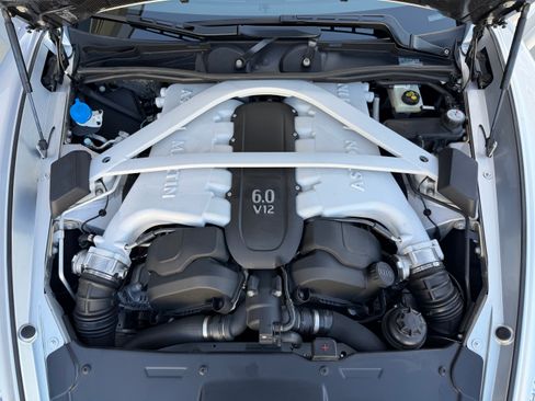 Used 2016 Aston Martin Vanquish Coupe 2D image 8