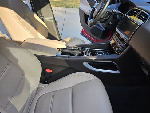 Used 2019 Jaguar F-PACE Prestige image 6