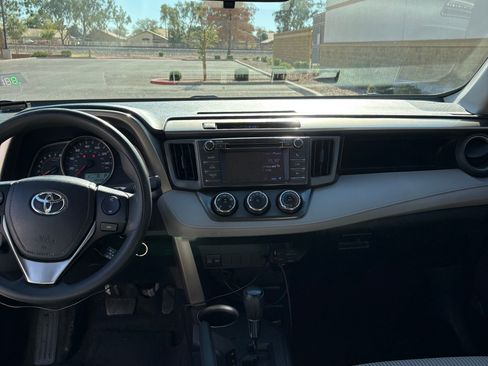 Used 2013 Toyota RAV4 LE image 10