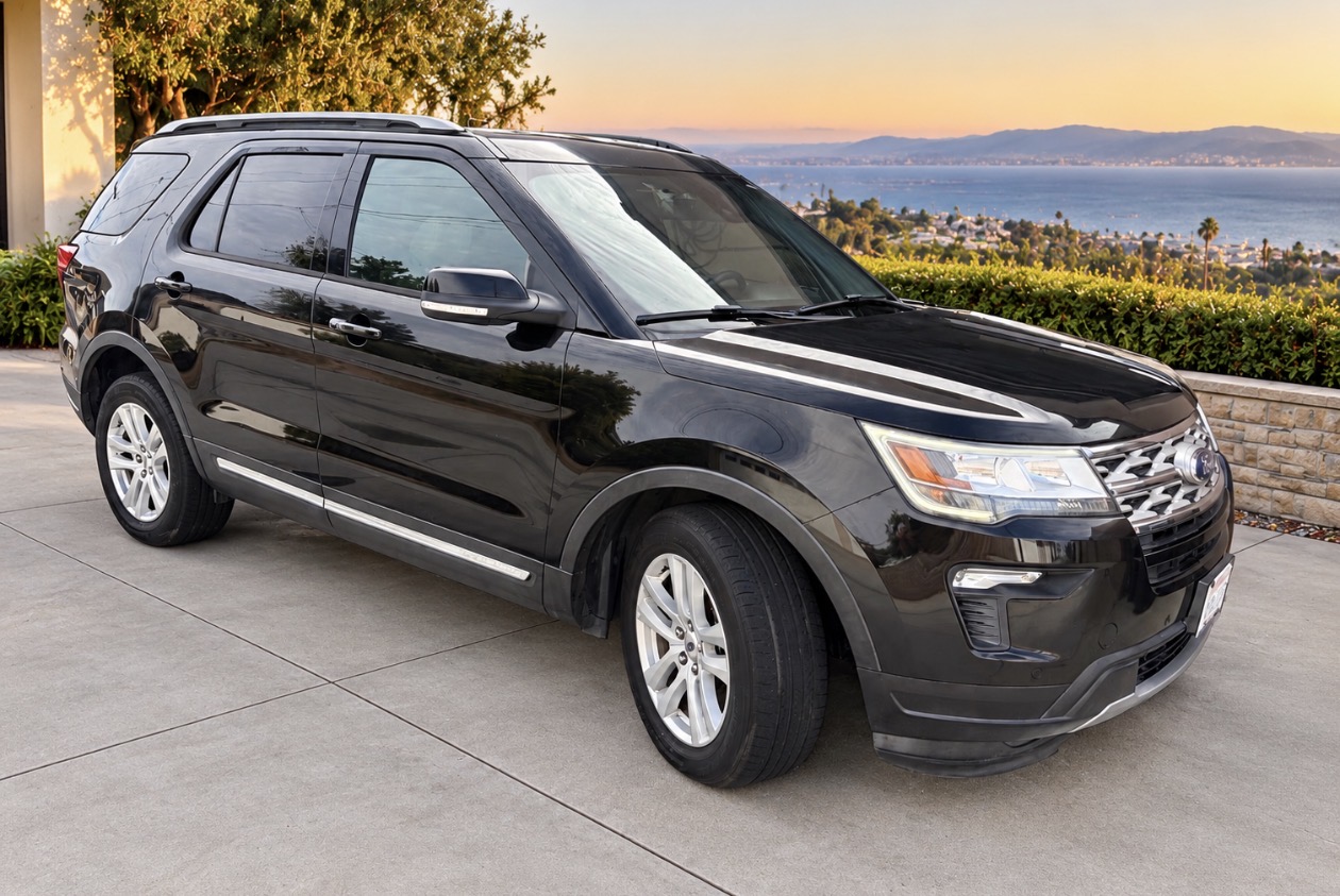Used 2018 Ford Explorer XLT w/ Equipment Group 202A AWD/4WD image 1