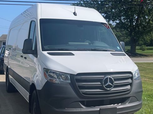Used 2024 Mercedes-Benz Sprinter 2500 image 13