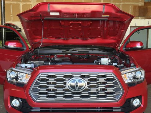 Used 2022 Toyota Tacoma TRD Off-Road w/ Technology Package image 13