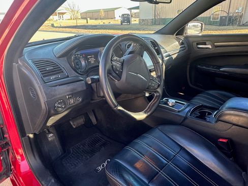 Used 2015 Chrysler 300 S image 9