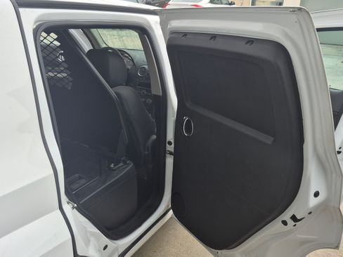 Used 2010 Chevrolet HHR LS image 12