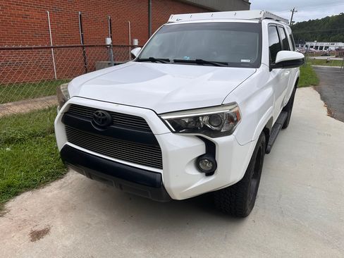 Used 2016 Toyota 4Runner SR5 image 2