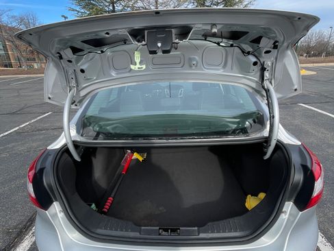 Used 2012 Ford Focus SE w/ SE Winter Pkg image 20